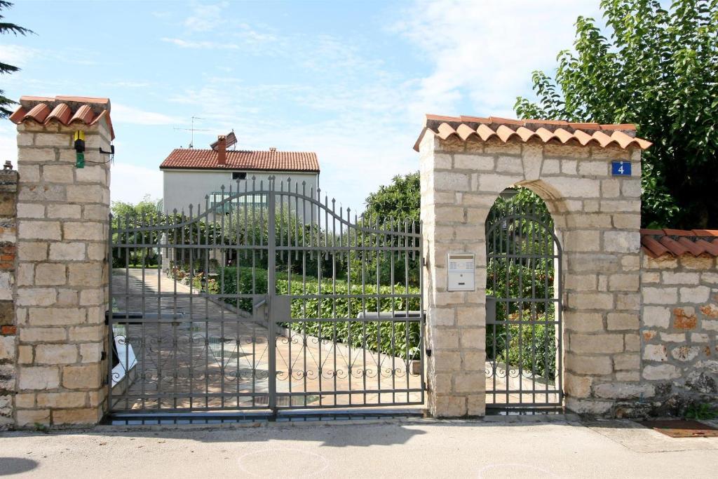 Apartments Bella Vista Umag Exterior photo